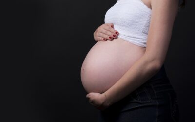 «Los hijos de gestación subrogada pueden figurar como adoptados en España». Por Gemma Pérez