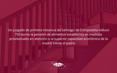 Un juzgado de primera instancia de Santiago de Compostela reduce 750 euros la pensión de alimentos establecida en medidas provisionales en atención a la superior capacidad económica de la madre frente al padre