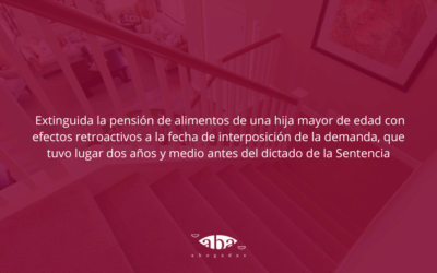 Extinguida la pensión de alimentos de una hija mayor de edad con efectos retroactivos a la fecha de interposición de la demanda, que tuvo lugar dos años y medio antes del dictado de la Sentencia.